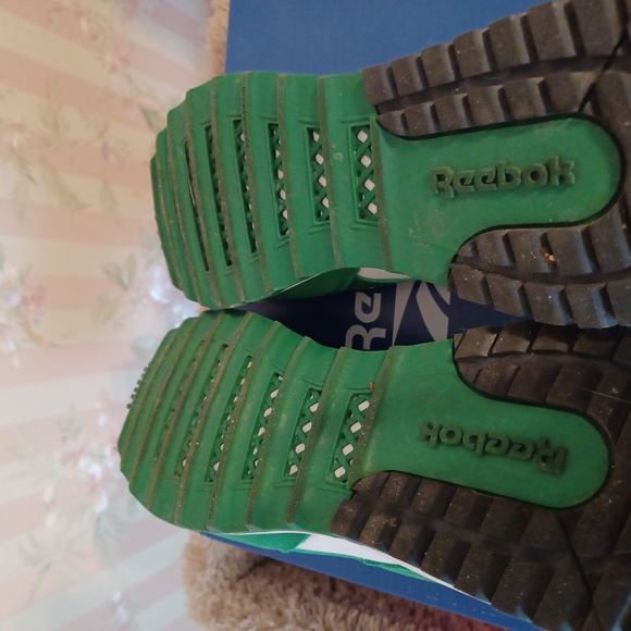 Reebok Womens Green and White Sneakers - Picture 7 of 9